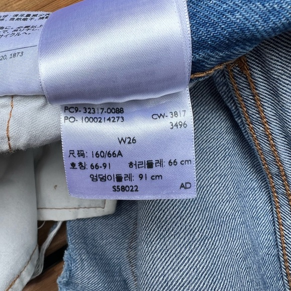 Authentic Levi’s 501 Jean Shorts with Floral Embroidery - Size 26 - Picture 7 of 11